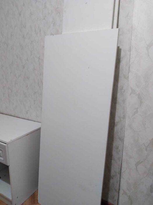 продам две полки ,две дверцы с зеркалами
