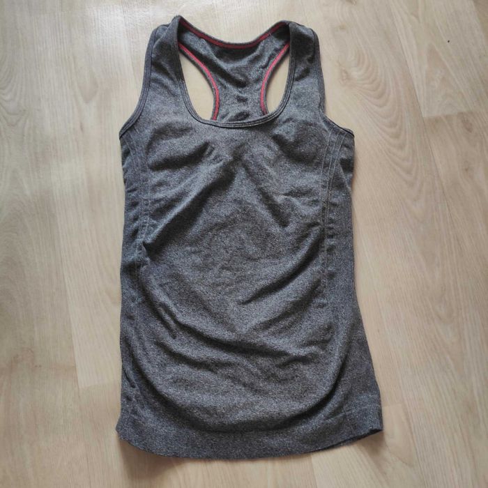 Дамски спортен потник с вградено бюстие - Размер S