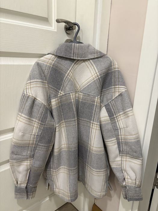 Сиво-бежаво карирано палто