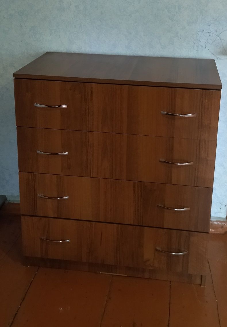 Продам камод, тумбы, стулья, шифоньер