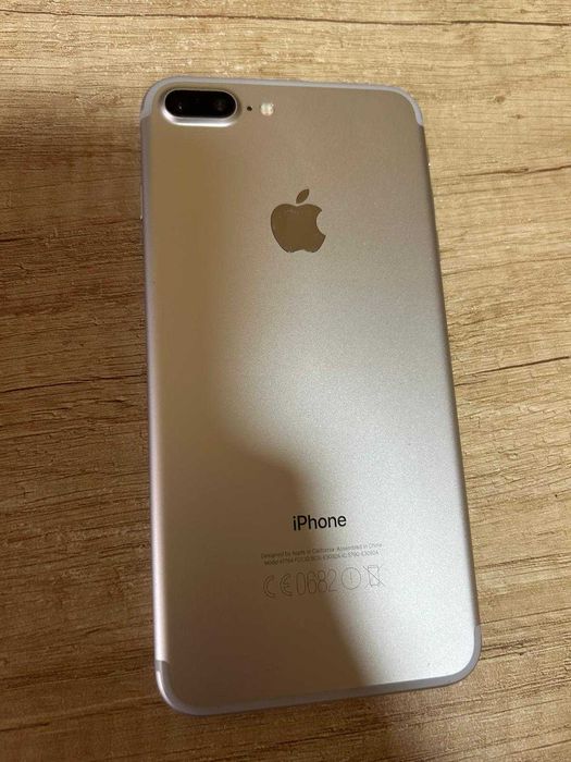 Iphone 7 plus 128GB baterie schimbata husa si incarcator.