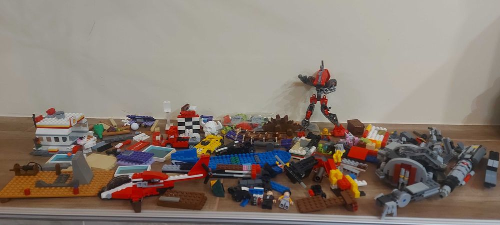 Насипно Lego няколко конструктора смесени заедно