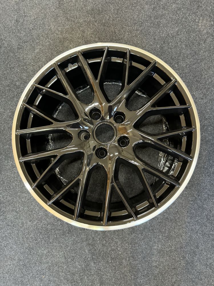 Janta fata Porsche Panamera 971 R21