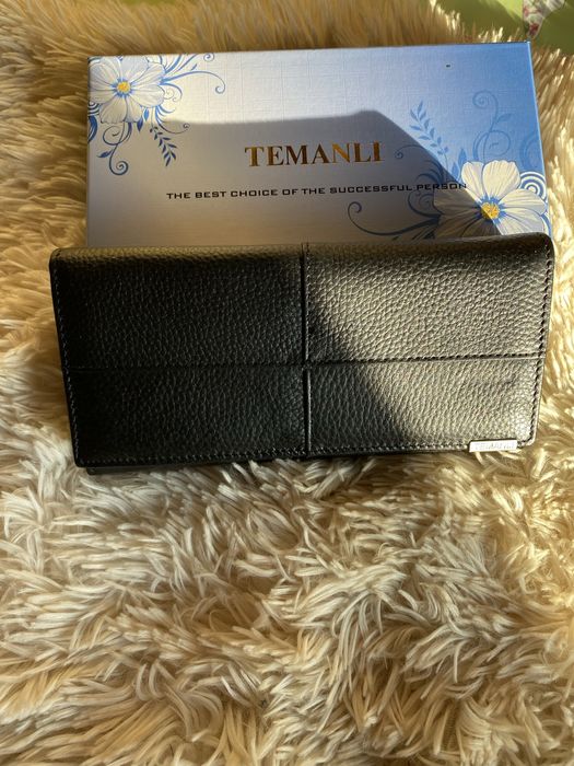 Кожени дамски портманета.