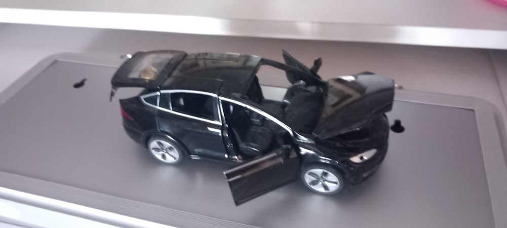 Macheta scuter negru