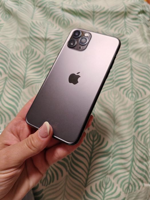 Vând iPhone 11 pro de 64GB