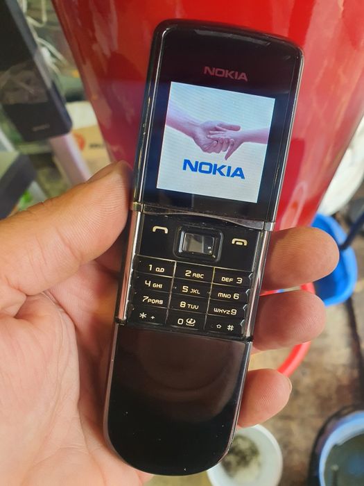 Nokia 8800 работи отлично