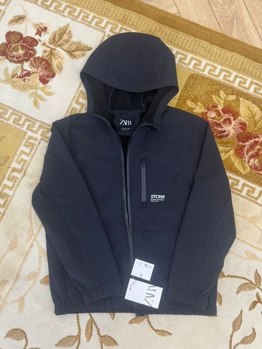 Фирменный ветровка