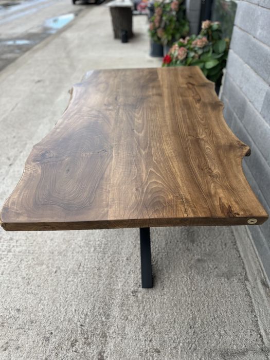 Трапезна маса от масив орех