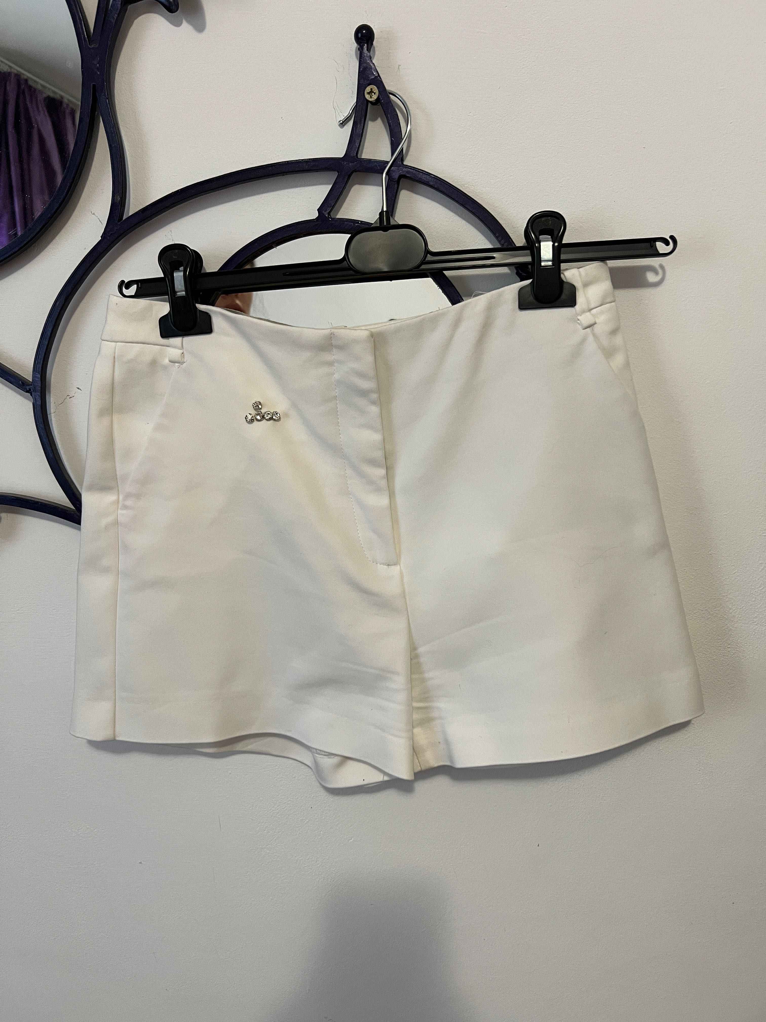 Pantaloni albi scurți Zara