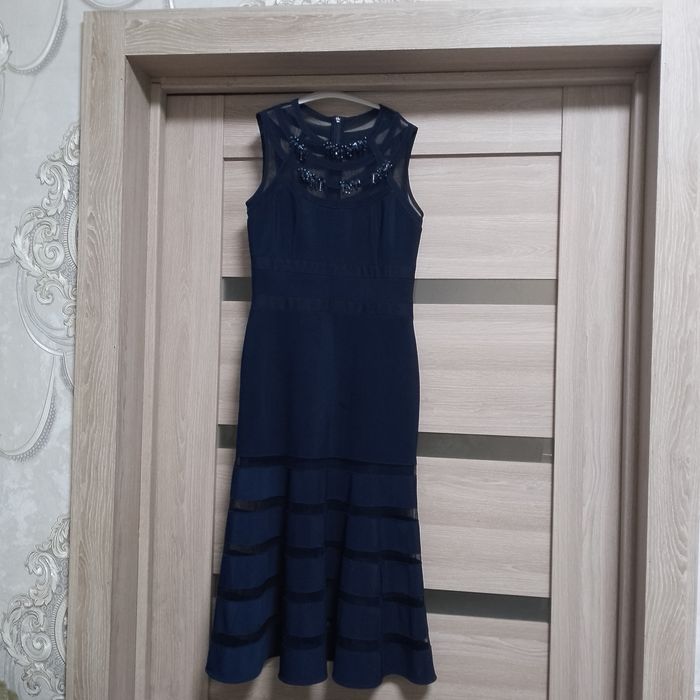 Продам платье. 1500.