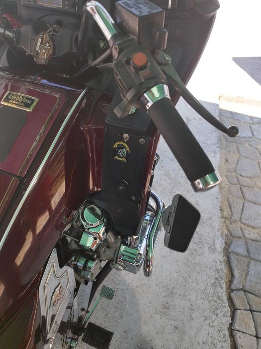 Продавам си мотора Honda Gold wing GL1200