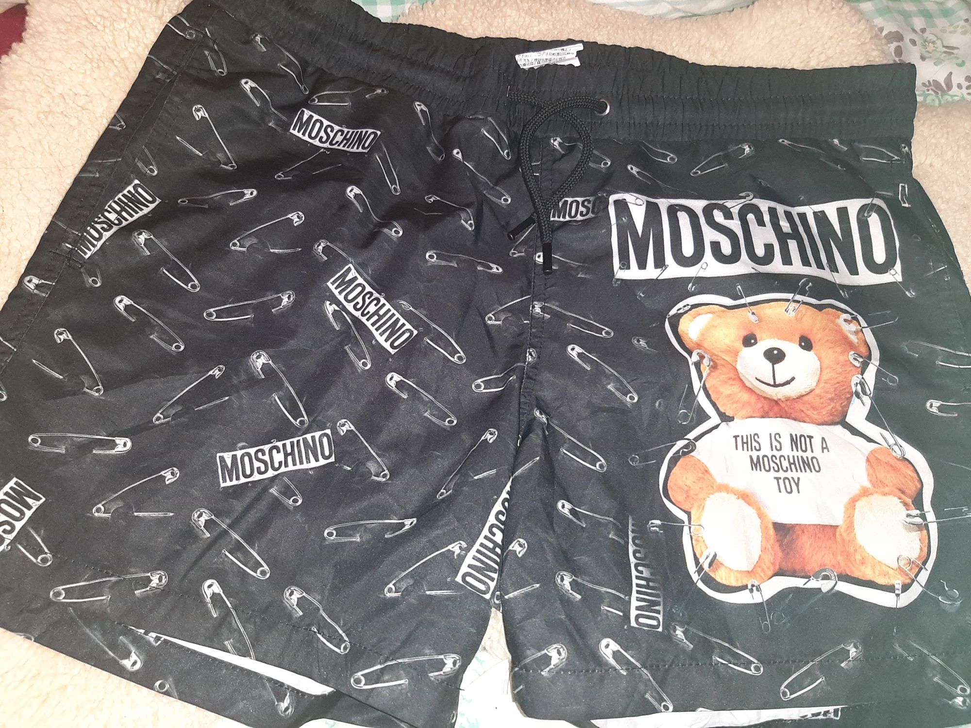 Vand pantaloni scurti LOVE MOSCHINO, marimea M-L