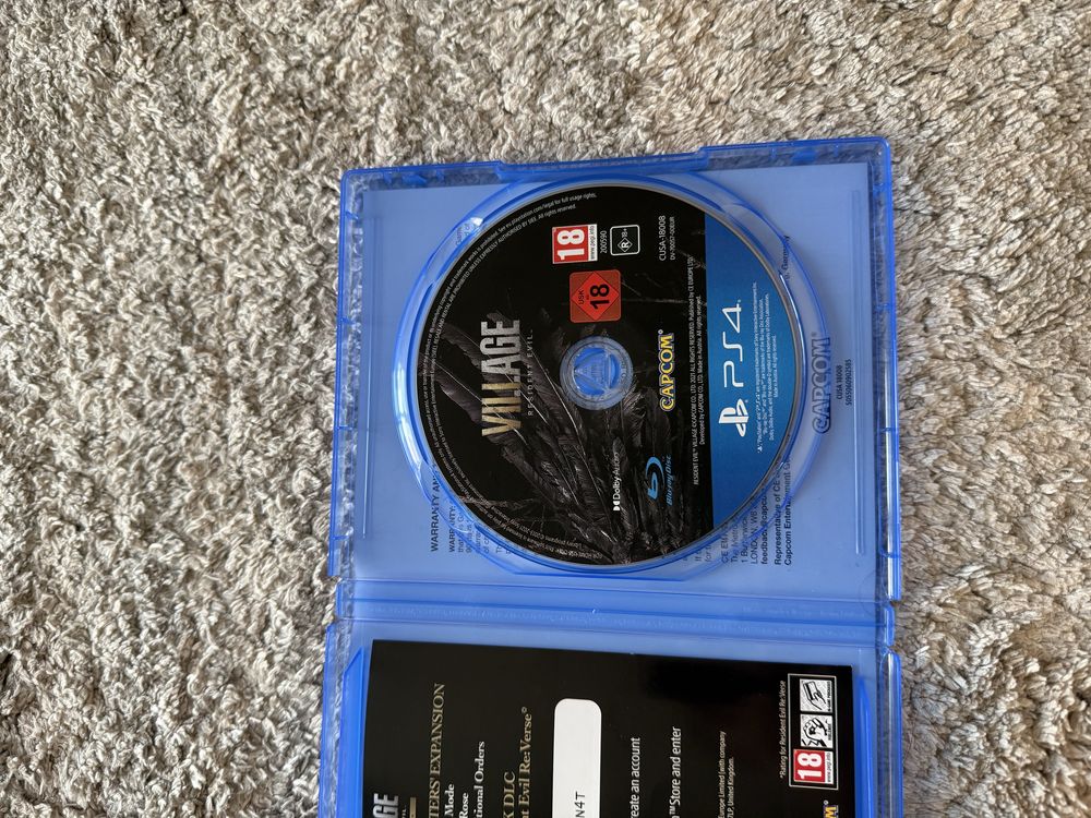 Здравейте продавам игра за PS4- Resident evil Village