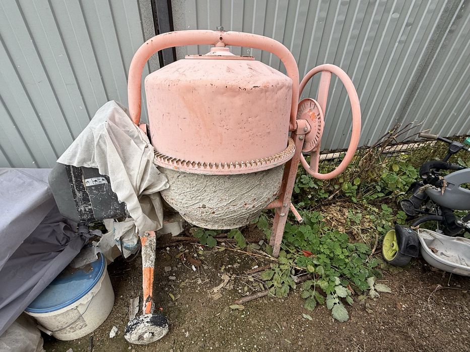 Бетономешалка рабочая полностью