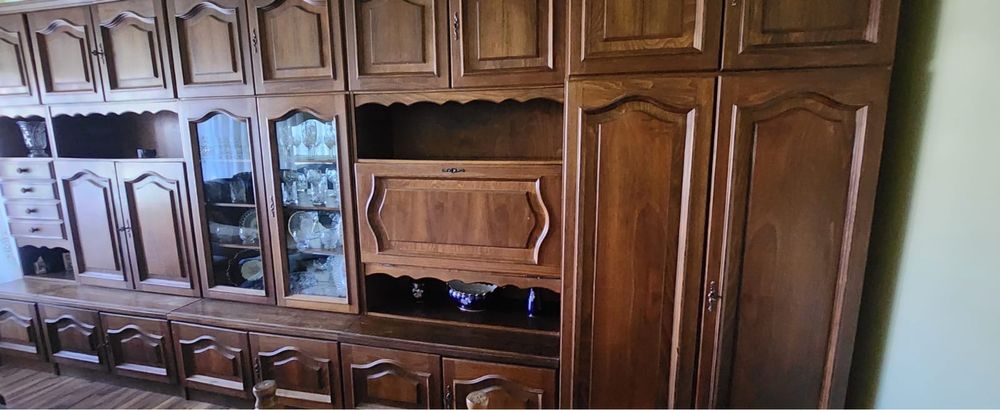 Vand mobilier living/sufragerie stil clasic