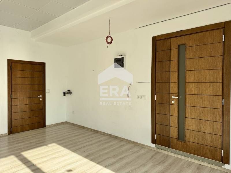 Продава се Офис в Варна, Възраждане 1 - 292 кв.м за 973 €/кв.м - Снимка #2