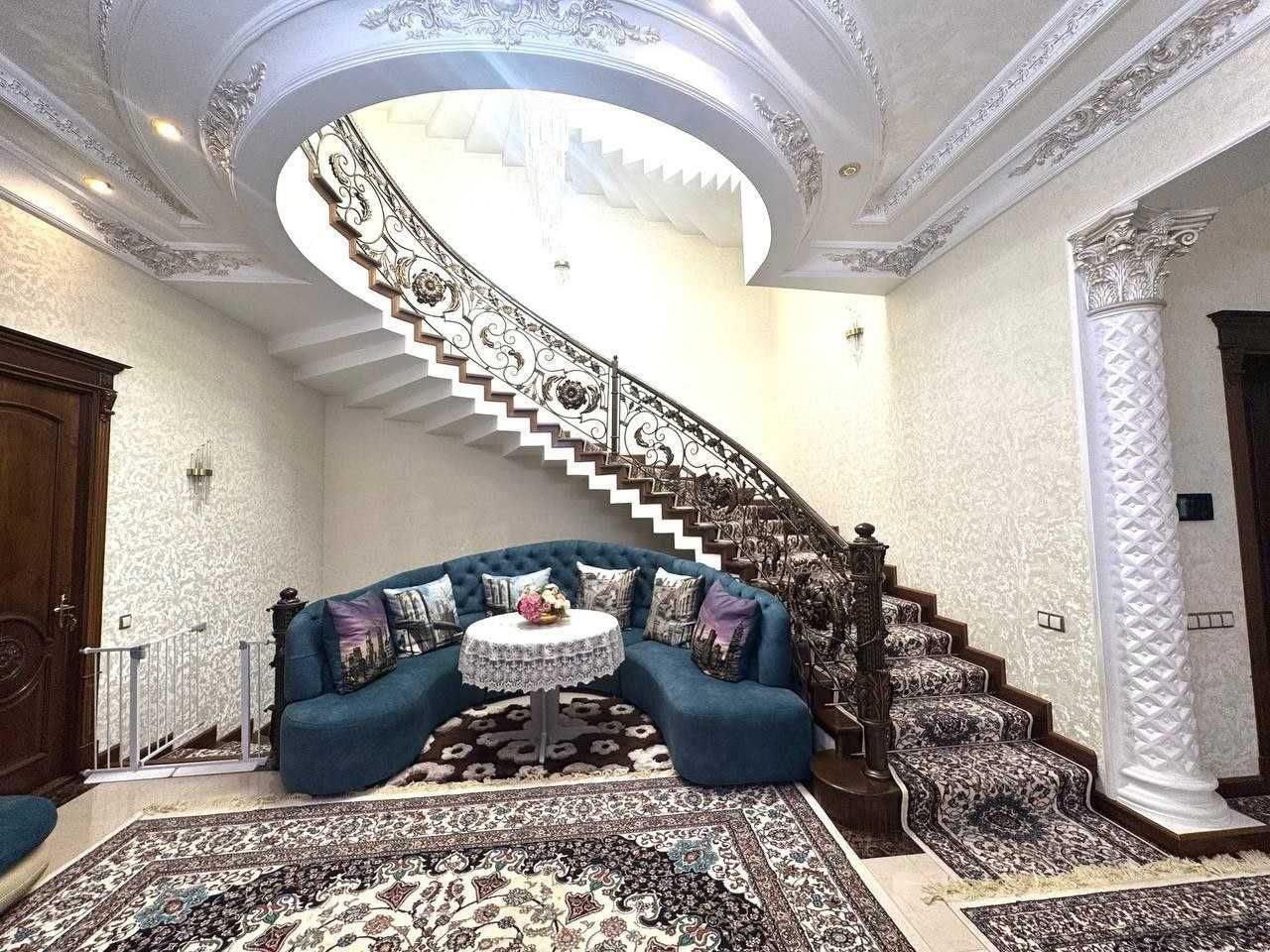 Уютный, большой  ДОМ 
для счастливой семьи!