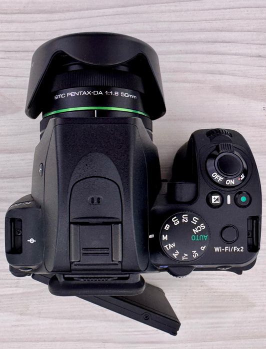 PENTAX K-70 KIT CU OBIECTIVE: f/1.8,50mm Și f/4,50-200mm