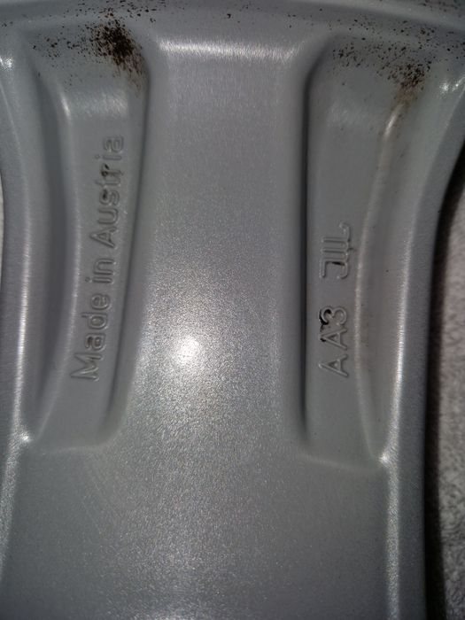 AUDI 7,5J×18 H2 ET37 4G0601025M
37 4G0601025M