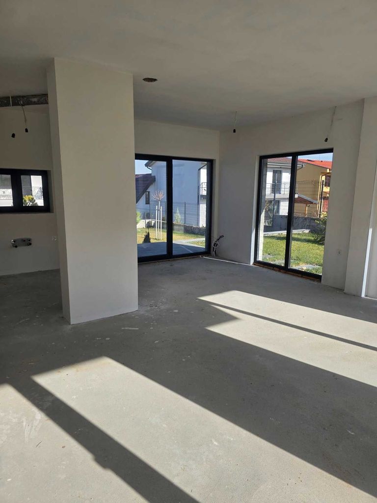 Продава се Къща в с. Марково, Област Пловдив - 272 кв.м за 1030 €/кв.м - Снимка #1