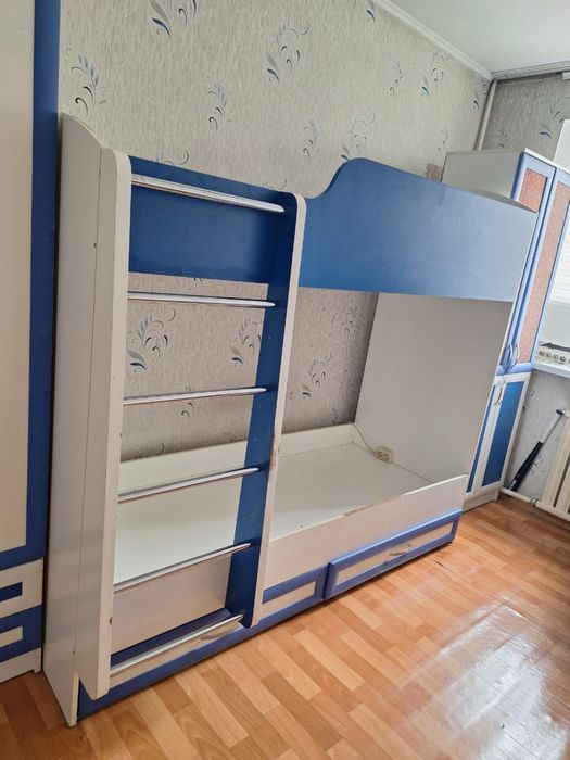 Кровать двухъярусная