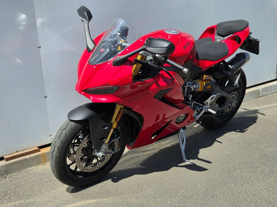 Ducati Panigale V2 Ducati Panigale V2 S 2025