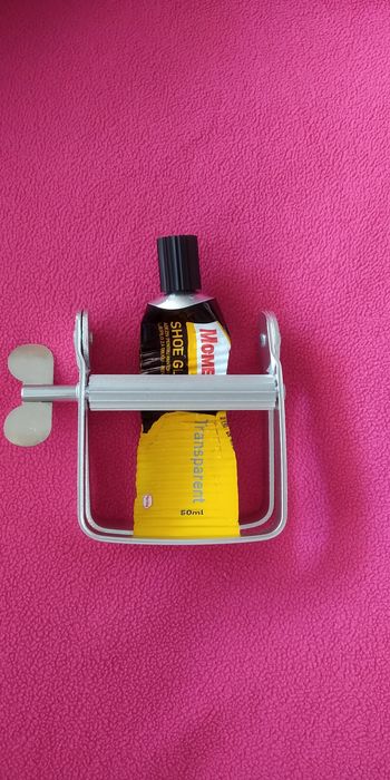 Уред за изцеждане на туби