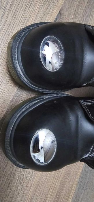 Dr Martens Maine 1490 10 hole exposed metal cap toe boots