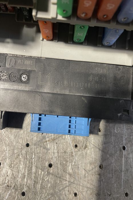 Panou sigurante si relee 6906622-06 BMW Seria 3 E90/E91/E92/E93
