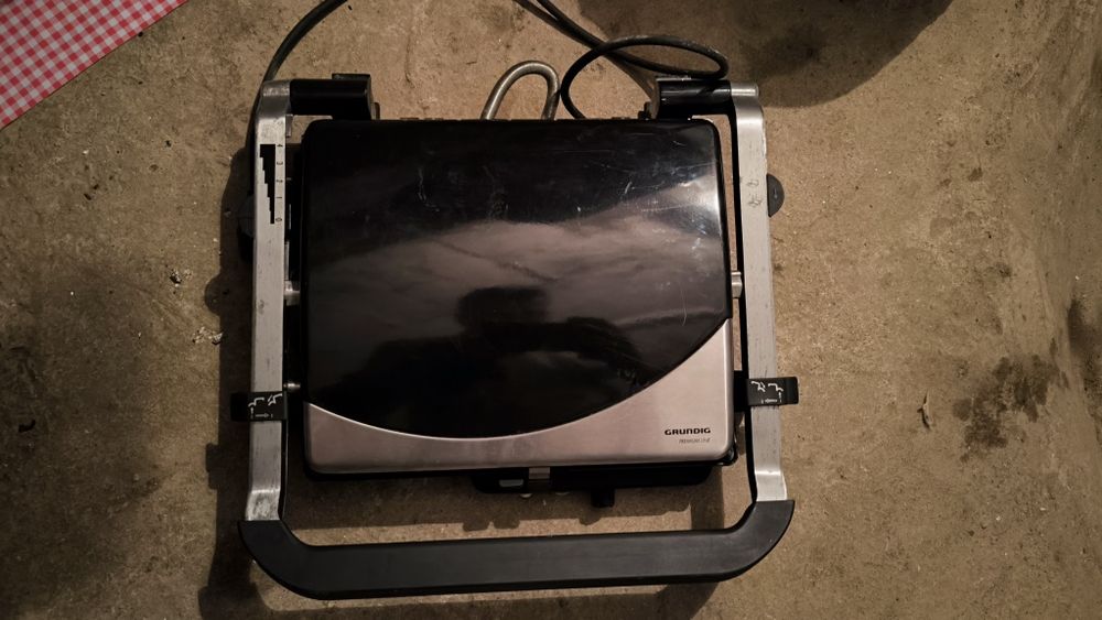 Grătar electric GRUNDIG