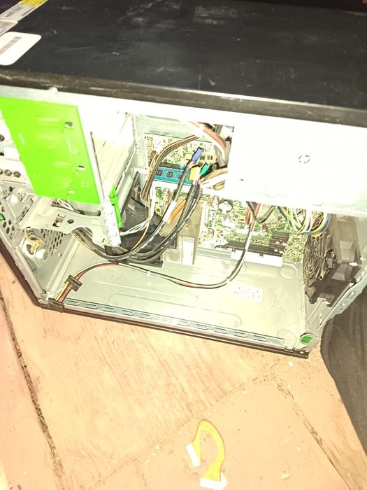 Se vjnde 4 pc perfect functionale