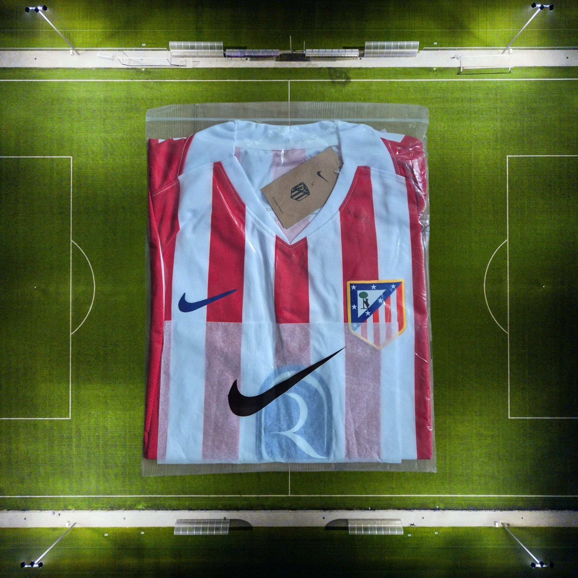 Официален първи екип Atletico Madrid сезон 2025/26