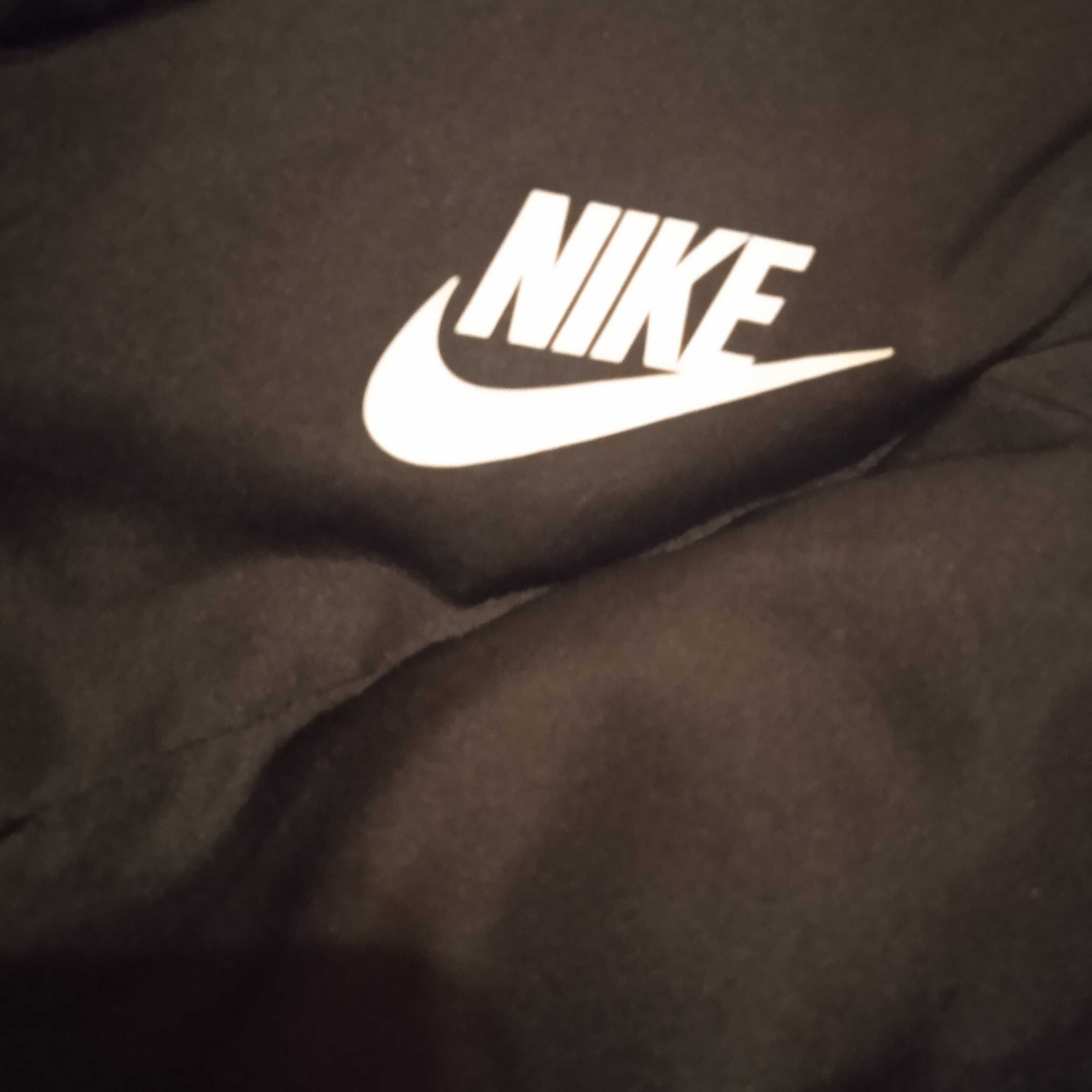 Мъжки черен елек NIKE