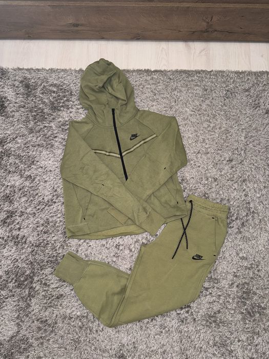 Оригинален дамски комплект Nike Tech Fleece