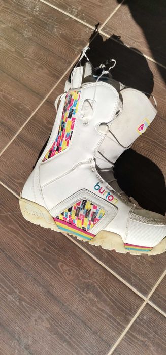 Vând Boots Burton