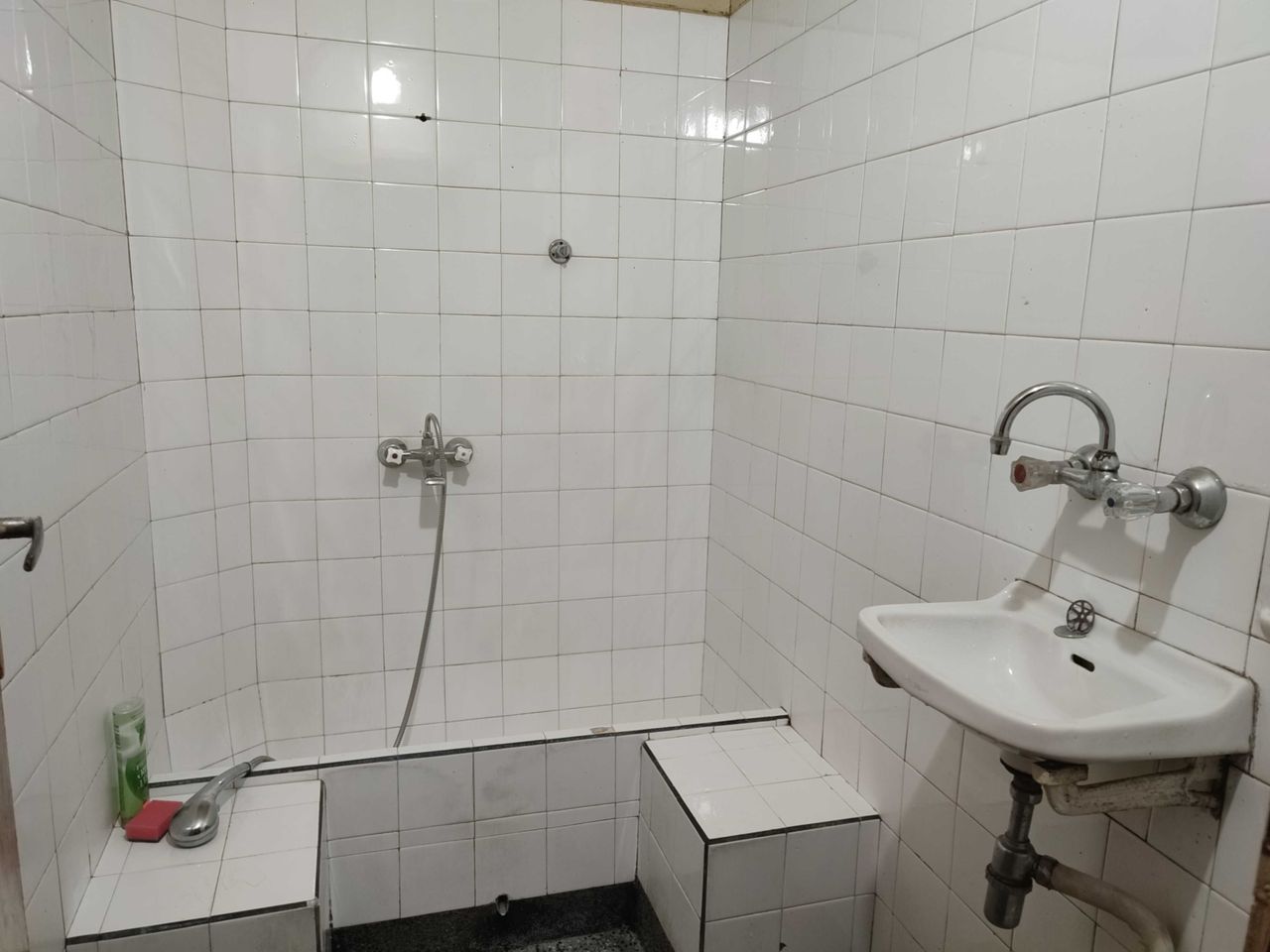Продава се Четиристаен апартамент в Търговище, Център - 104 кв.м за 907 €/кв.м - Снимка #13