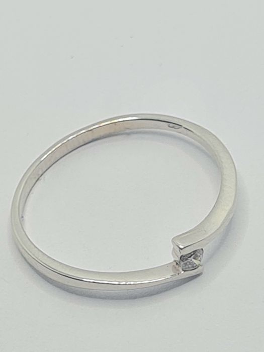 Inel din aur alb/galben de 9k cu diamant