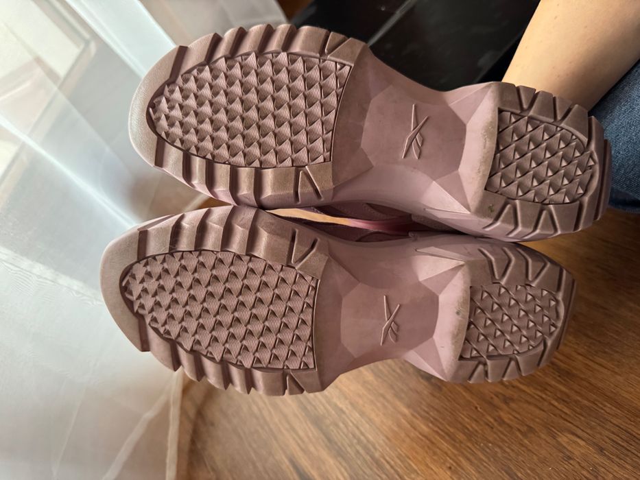 Сникърси REEBOK club CARDI B 39 номер