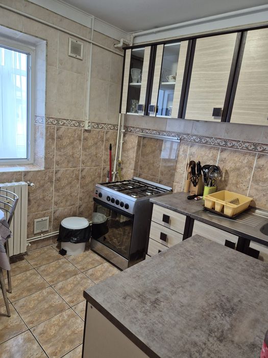Vând apartament 3camere  in CFR