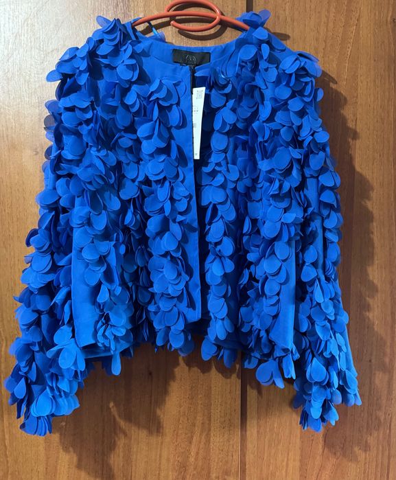 Сако Zara с 3D елементи