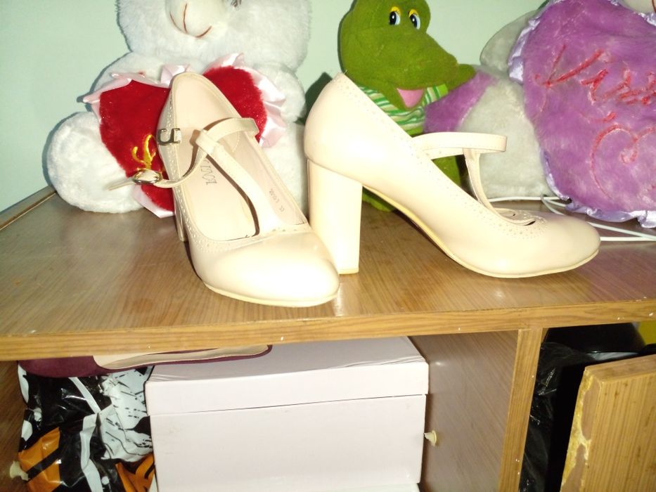 Продается обувь в отличном состояние