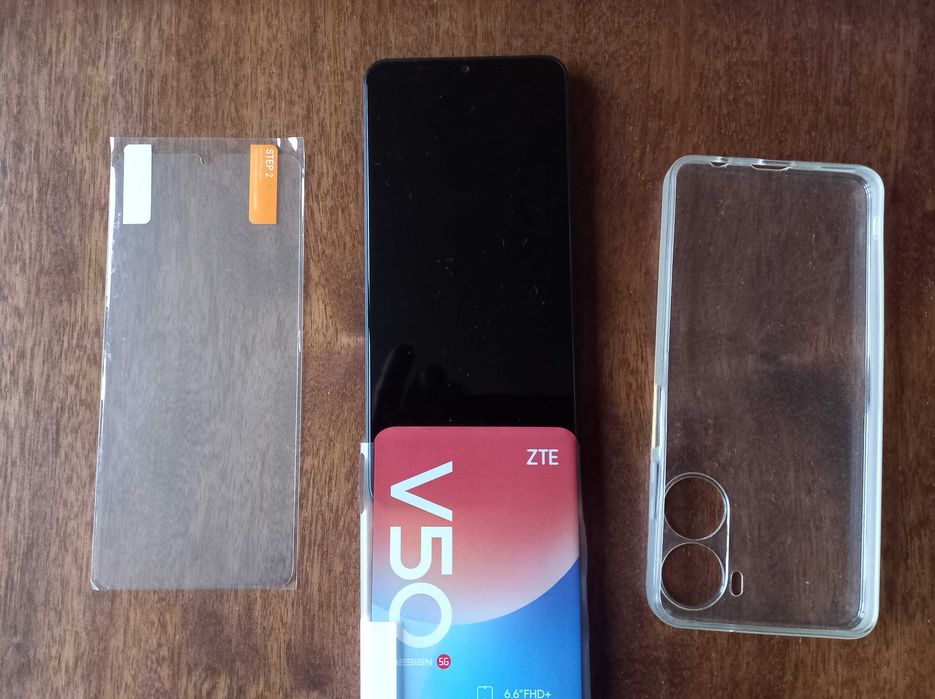 мобилeн телефон ZTE Blade 50 и  Sony Ericsson K800