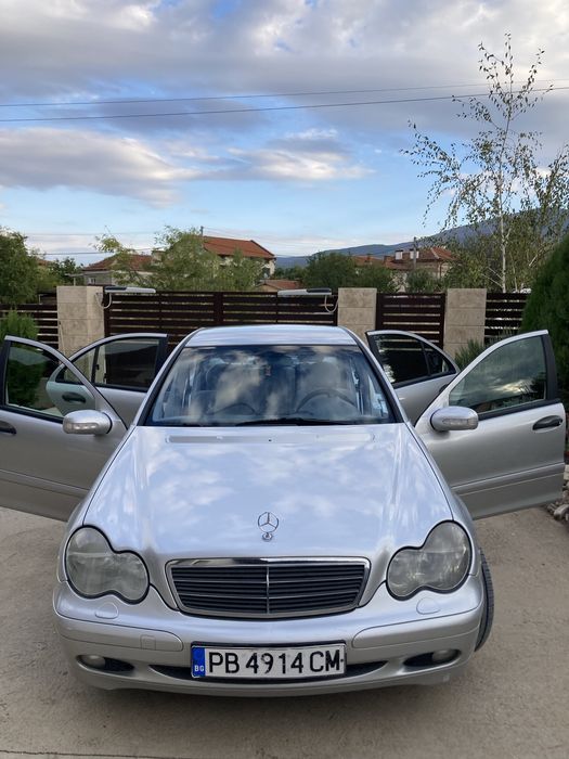 Продавам Мерцедес C220 CDI