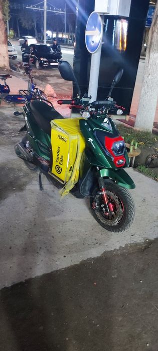 Продам скутер Redline!