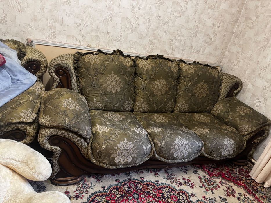Продам диван и кресто