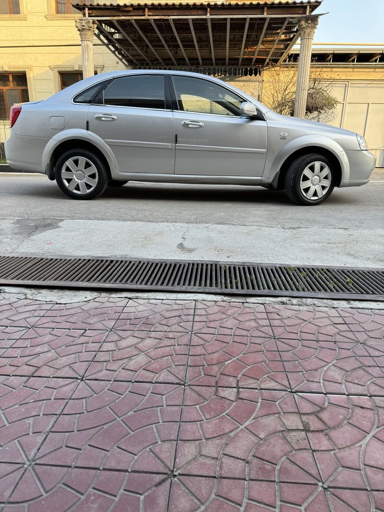 Lacetti автомобиль