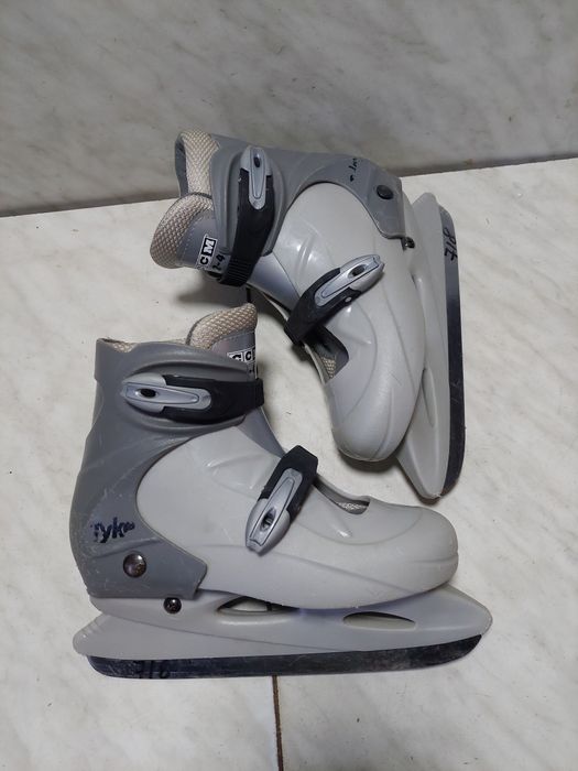 Patine 718 gheata patinaj artistic CCM reglabile marime 34-35-36