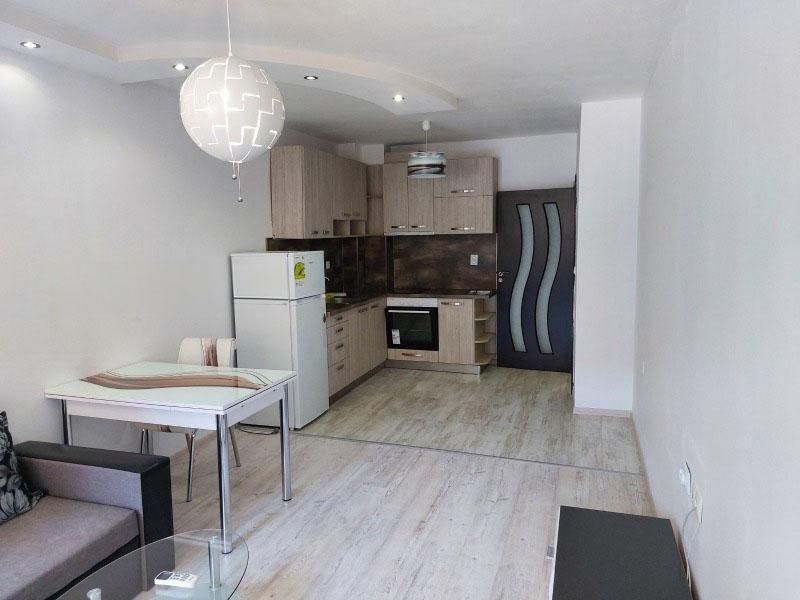 Дава се под наем Тристаен апартамент в Пловдив, Южен - 97 кв.м за 550 € - Снимка #1