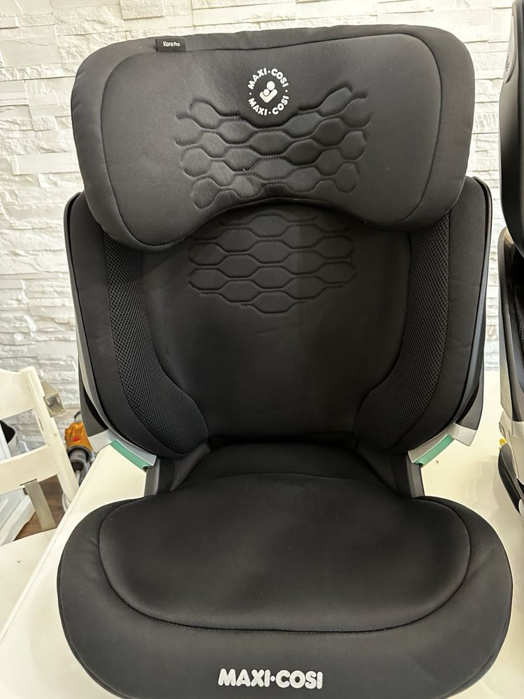 Продавам 2бр Стилче  за кола Maxi-Cosi Kore PRO I-Size ISOFIX